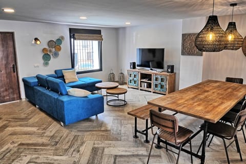 TV and multimedia, Living room, Dining area