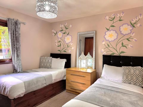 Primrose 18 Hot Tub-Tenby Chalet in Wales