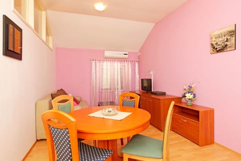 Living room, Seating area, Dining area