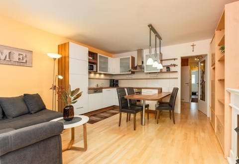 Kitchen or kitchenette, Living room, Seating area, Dining area