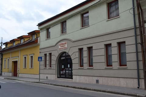 Facade/entrance