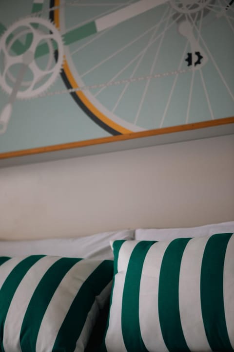 The People - Tours Hotel in Tours