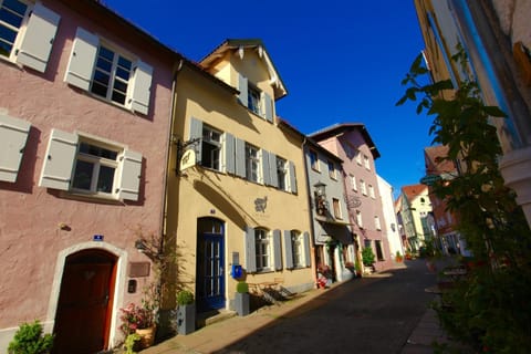 Property building, Facade/entrance, Neighbourhood, City view