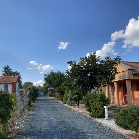 Property building, Garden, Balcony/Terrace