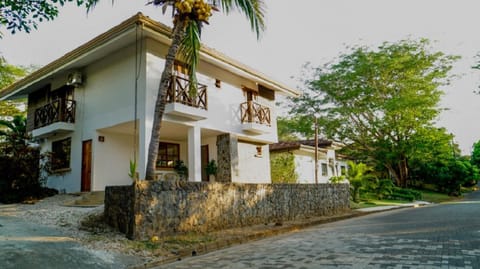 Property building, Day, Neighbourhood, Street view