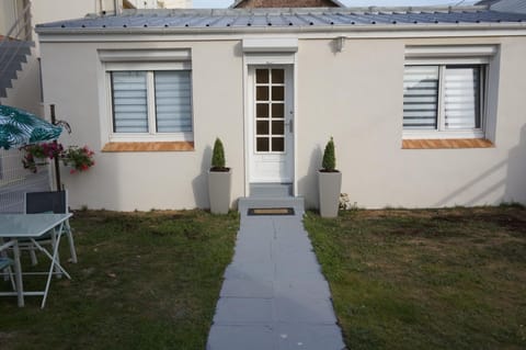 Patio, Facade/entrance, Garden