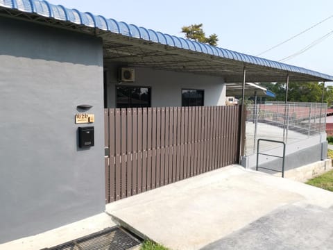 Facade/entrance