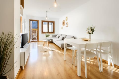 TV and multimedia, Living room, Photo of the whole room, Seating area