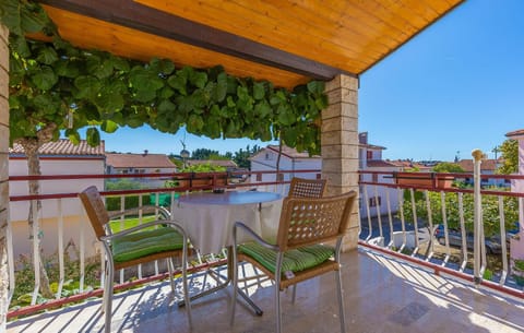Balcony/Terrace, Street view