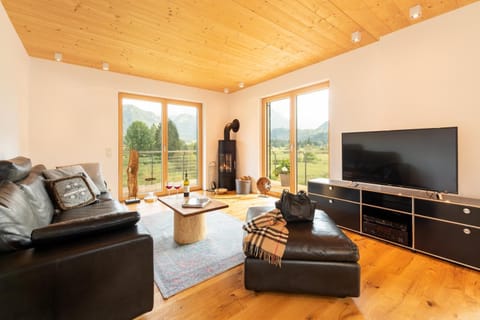 Living room, Decorative detail