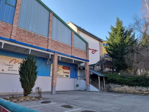 Property building, Facade/entrance, Day