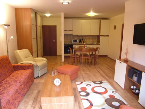 Kitchen or kitchenette, Living room