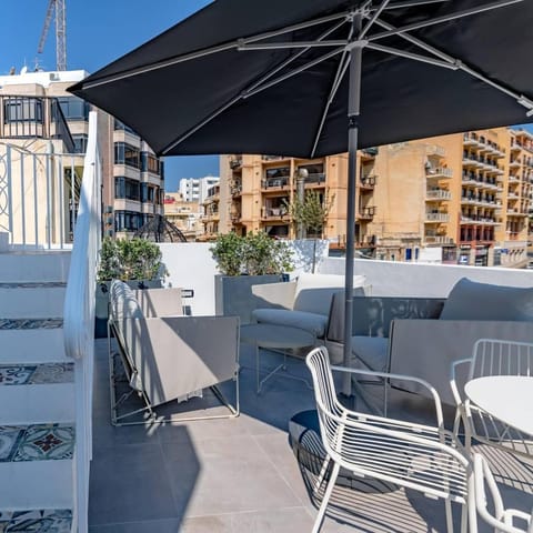 7Br 7 En-suite seafront house jacuzzi House in Saint Julians