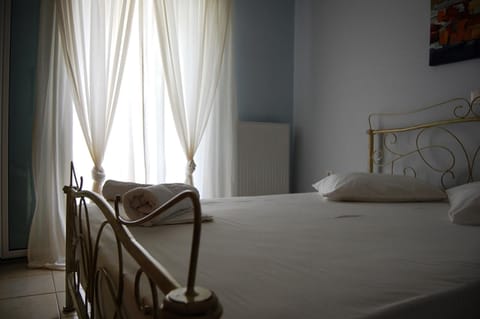 Day, Photo of the whole room, Bedroom