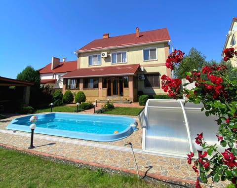 Property building, Day, Pool view, Swimming pool