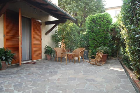 Patio, Facade/entrance