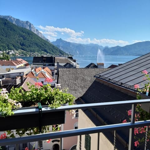 Balcony/Terrace, Lake view, Mountain view