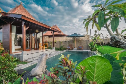 Property building, Garden, Pool view, Swimming pool