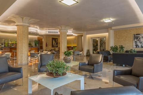 Communal lounge/ TV room, Lounge or bar