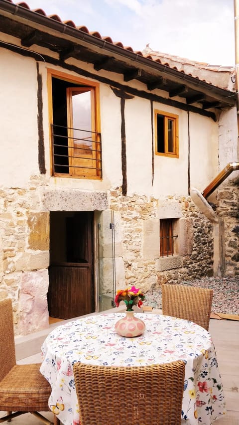 Patio, Facade/entrance