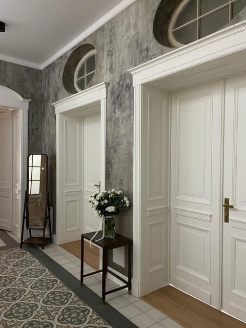 Lobby or reception, wardrobe