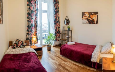 Bed, Balcony/Terrace, Photo of the whole room, Seating area, Bedroom