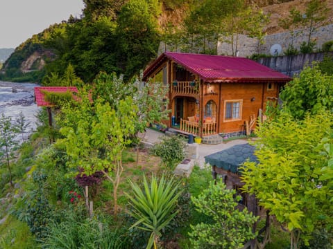 Property building, Spring, Day, Natural landscape, Garden, Garden view, Lake view, Mountain view, River view