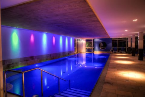 Garden view, Swimming pool, group of guests, Family