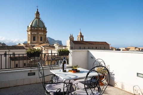 Nearby landmark, Day, Natural landscape, View (from property/room), Balcony/Terrace