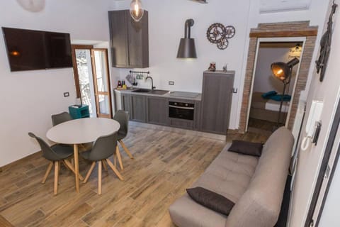 TV and multimedia, Kitchen or kitchenette, Living room, Seating area