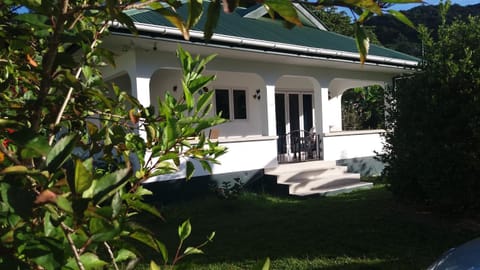 Property building, Facade/entrance, Garden