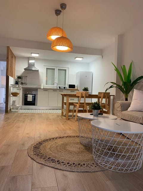 Kitchen or kitchenette, Living room, Seating area, Dining area, minibar, pet friendly, stove