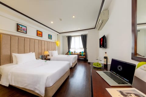 Communal lounge/ TV room, Bed, TV and multimedia, Bedroom, hair dresser