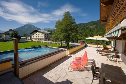 Swimming pool, Swimming pool