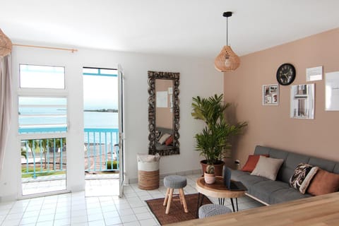 Ocean View and Exclusive Flat Le croisieriste Apartment in Les Abymes