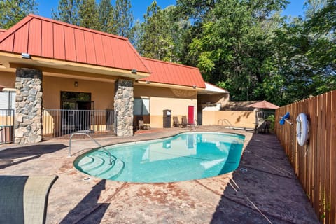 Best Western Plus Yosemite Way Station Hotel in Mariposa