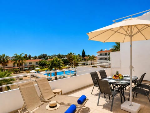 View (from property/room), Balcony/Terrace, Seating area, Pool view, Swimming pool, sunbed