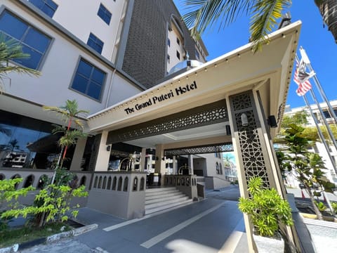 Property building, Facade/entrance