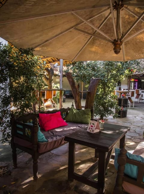 Patio, Restaurant/places to eat, People, BBQ facilities, Food and drinks, Food, Drinks, Alcoholic drinks