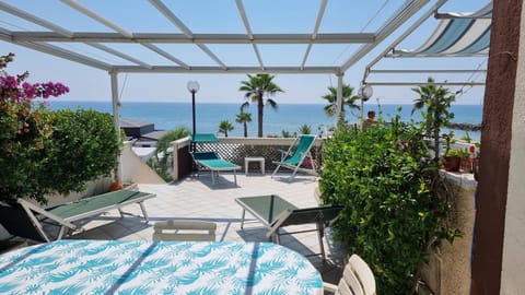 Patio, Day, Natural landscape, View (from property/room), Balcony/Terrace, Seating area, Dining area, Sea view, sunbed