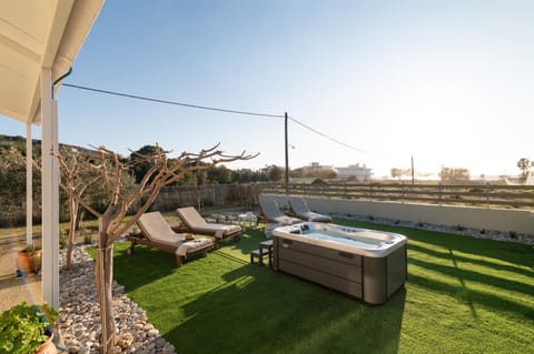 Day, Natural landscape, Garden, Hot Tub, sunbed