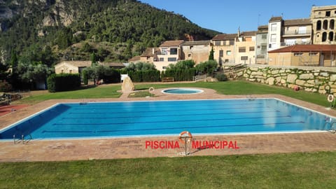 Nearby landmark, Spring, Day, Natural landscape, Mountain view, Pool view, Swimming pool