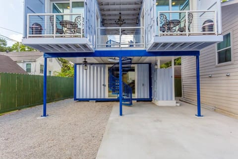 East Downtown Micro-luxe Container Living Pod #9 Apartment in Houston
