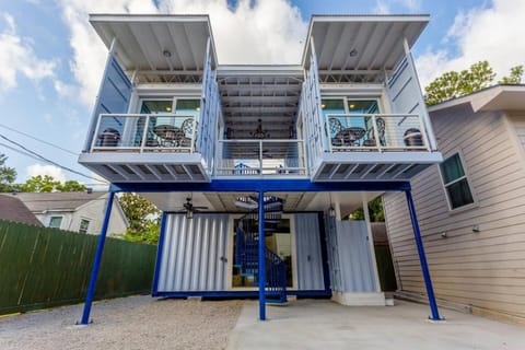 East Downtown Micro-luxe Container Living Pod #9 Apartment in Houston