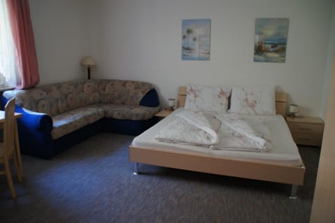 Bed, Photo of the whole room, Seating area, Bedroom
