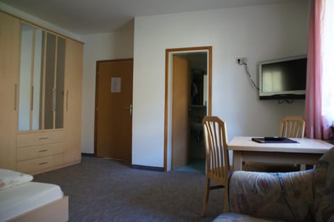 TV and multimedia, Bedroom, wardrobe