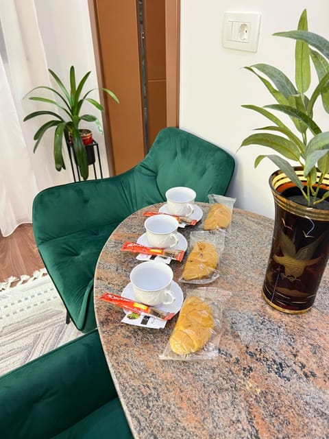 Seating area, Food