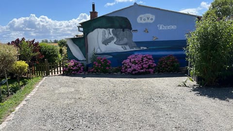 Property building, Garden view, Parking