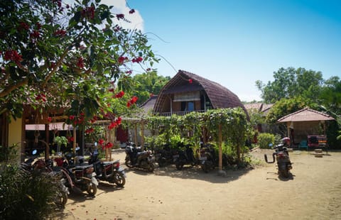 Facade/entrance, Day, Garden