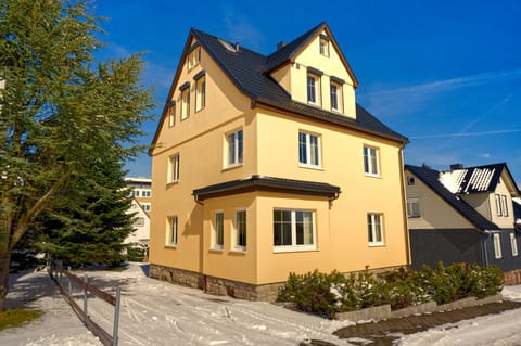 Property building, Day